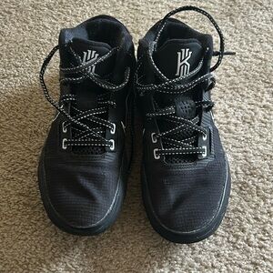 Nike Kyrie Flytrap Size 5 Black White Basketball Shoes